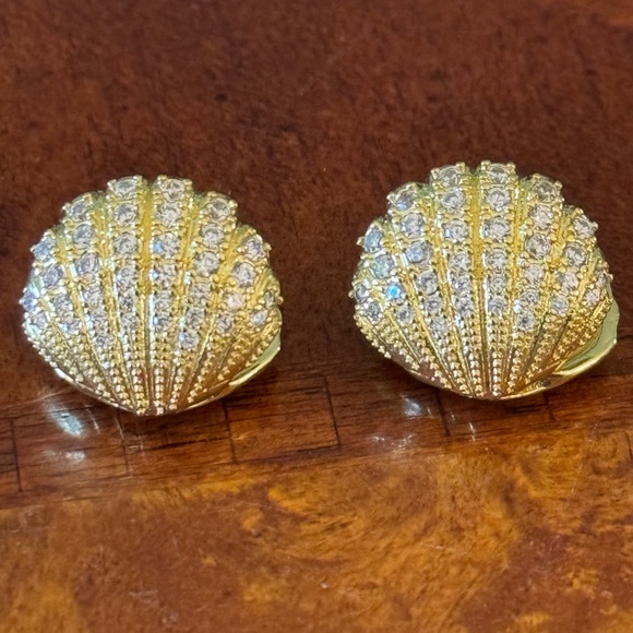 Gold Plated Shell Shape Simulated Diamonds Earrings Luxury, Glamorous Earrings - Picture 5 of 8